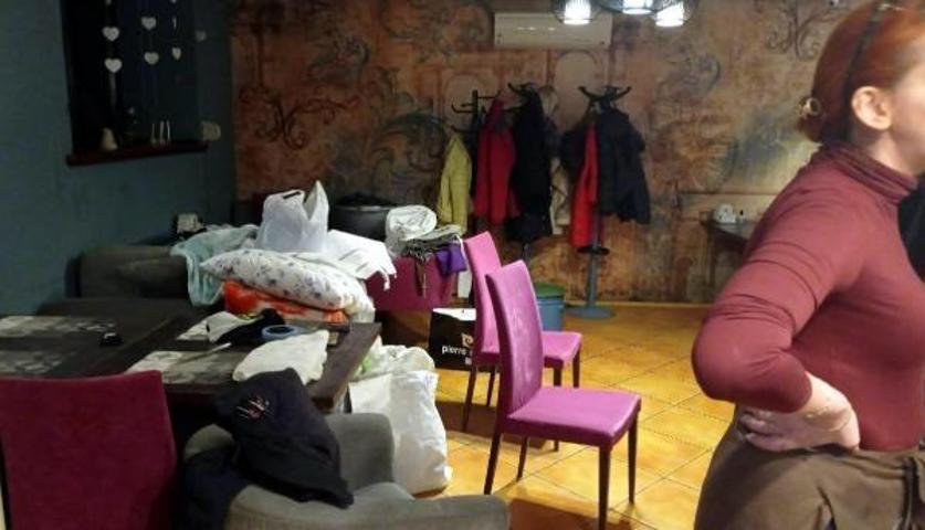 Ukraynada yaşayan Türk aşçı, sığınakta askerler için yemek yapıyor