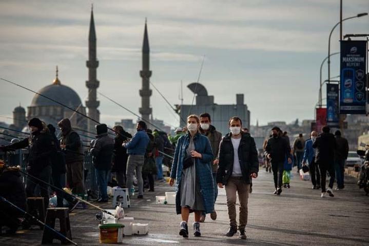 Uzmanından uyarı: Kovid-19’da maskesiz döneme geçiş için aceleci olmayın