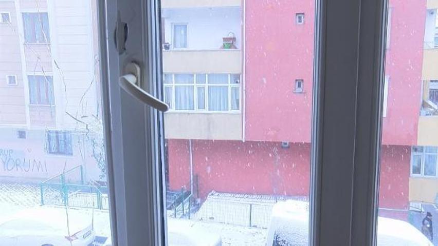Sultangazide silahlı kavga: Evlere mermi isabet etti