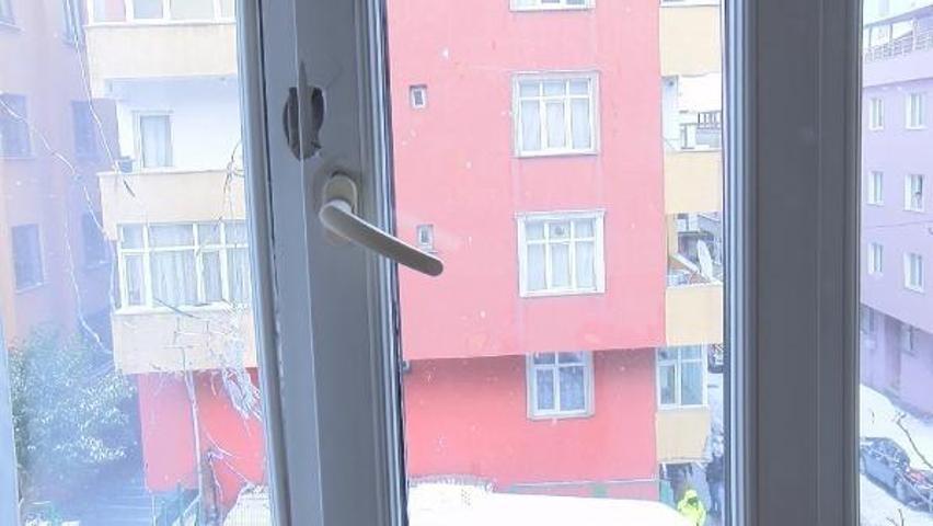 Sultangazide silahlı kavga: Evlere mermi isabet etti