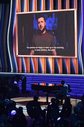 Zelenski, Grammy Ödül Töreni’nde dünyaya seslendi: “Sessiz kalmayın”