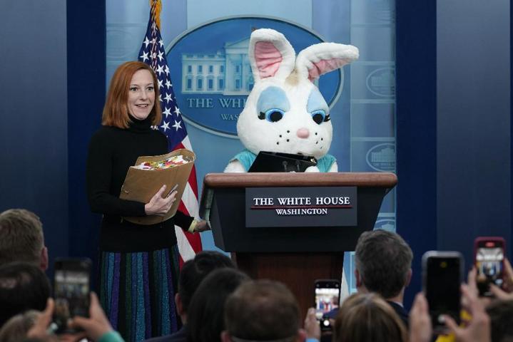 Paskalya kutlamalarından ilginç görüntüler... Tavşan, Joe Biden’ın sözünü kesti Beyaz Saraya sürpriz ziyaret