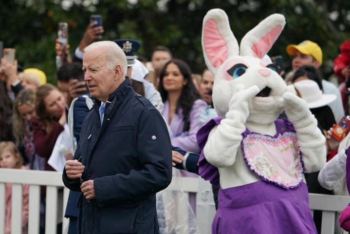 Paskalya kutlamalarından ilginç görüntüler... Tavşan, Joe Biden’ın sözünü kesti Beyaz Saraya sürpriz ziyaret