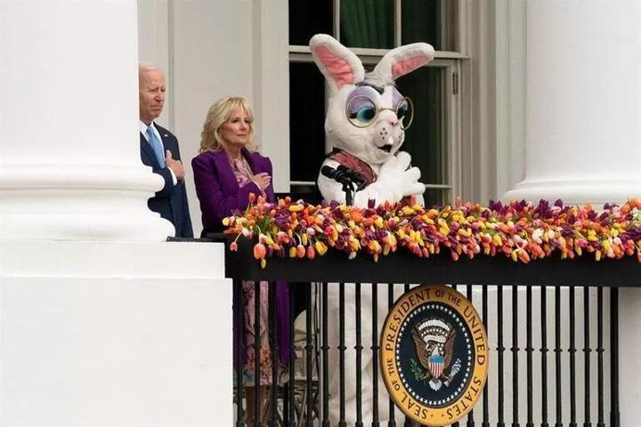 Paskalya kutlamalarından ilginç görüntüler... Tavşan, Joe Biden’ın sözünü kesti Beyaz Saraya sürpriz ziyaret
