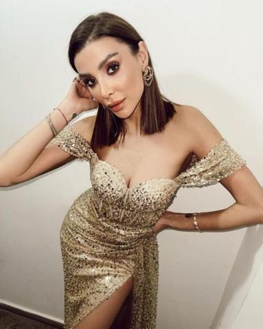 Özge Ulusoyun romantik tatili