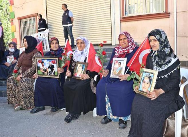Anneler Gününe de evlat nöbetinde girdiler