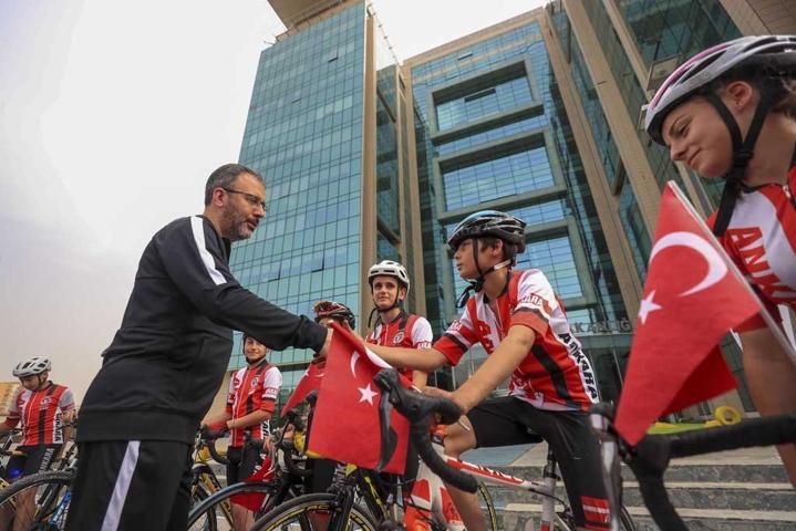 Bakan Kasapoğlu: “Bisiklet sporunun tabana yayılması adına çalışmalarımızı sürdüreceğiz”