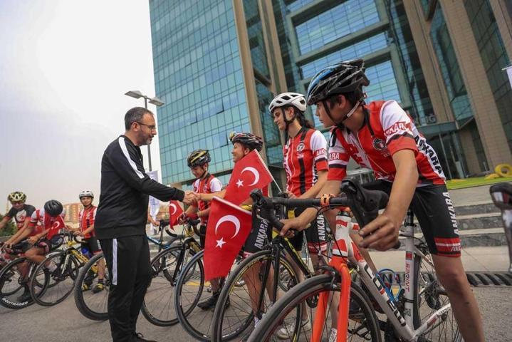 Bakan Kasapoğlu: “Bisiklet sporunun tabana yayılması adına çalışmalarımızı sürdüreceğiz”