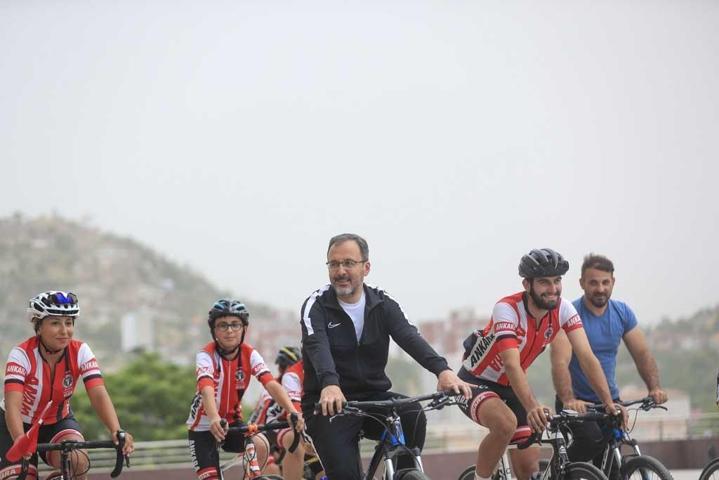 Bakan Kasapoğlu: “Bisiklet sporunun tabana yayılması adına çalışmalarımızı sürdüreceğiz”