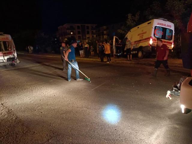 Trafik kazasına giden ambulanslar çarpıştı