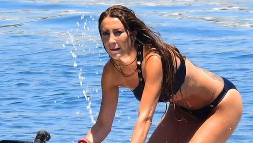 Merve Oflaz sezonu açtı Sörfün üzerinde şov yaptı