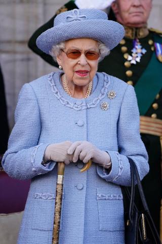 Kraliçe Elizabethin görev tanımı değişti