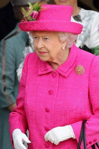 Kraliçe Elizabethin görev tanımı değişti