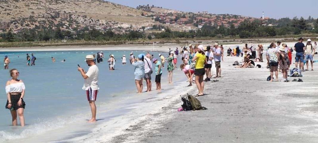Salda Gölüne ziyaretçi akını