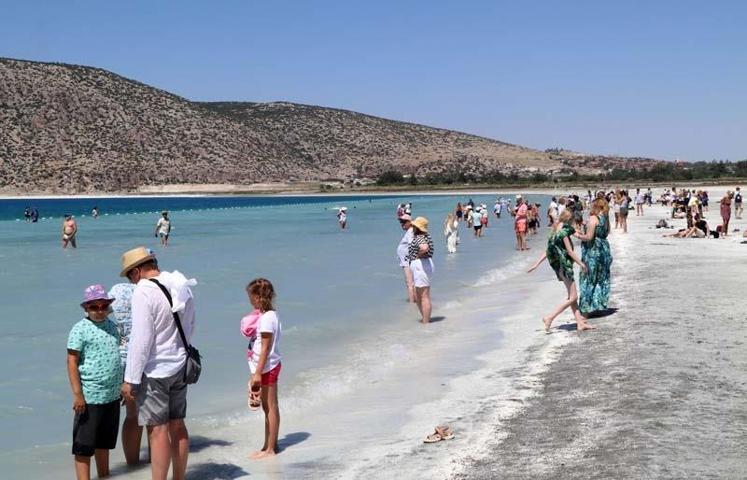 Salda Gölüne ziyaretçi akını