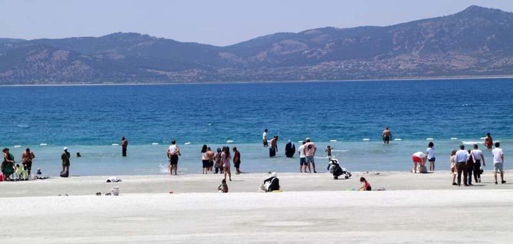 Salda Gölüne ziyaretçi akını