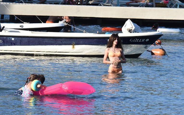 Kaan Tangöze ve Kıvılcım Ural tatil sezonunu açtı