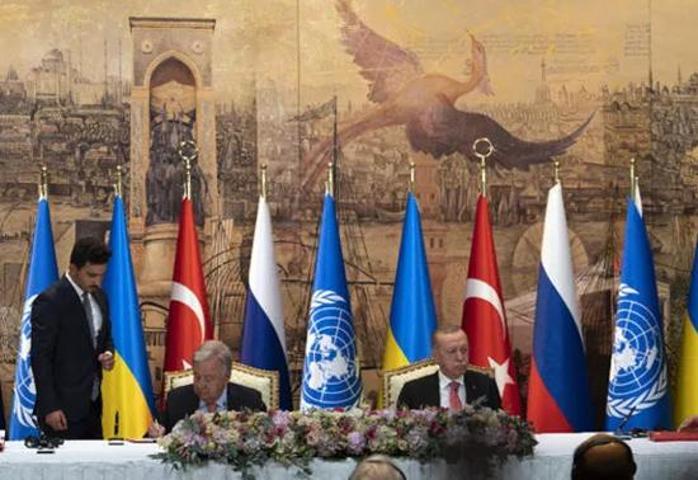 İstanbuldaki anlaşmanın ertesi gününde: Rusya Odessayı vurdu