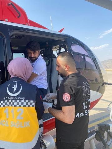 Ambulans helikopter prematüre bebek için havalandı
