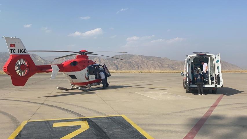 Ambulans helikopter prematüre bebek için havalandı