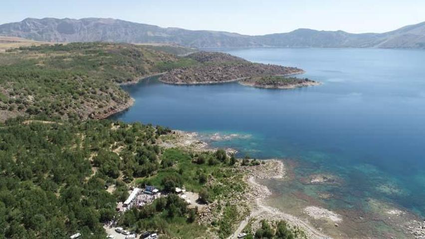 ‘Mükemmeliyet ödüllü’ Nemrut Kalderası ziyaretçi akınına uğruyor
