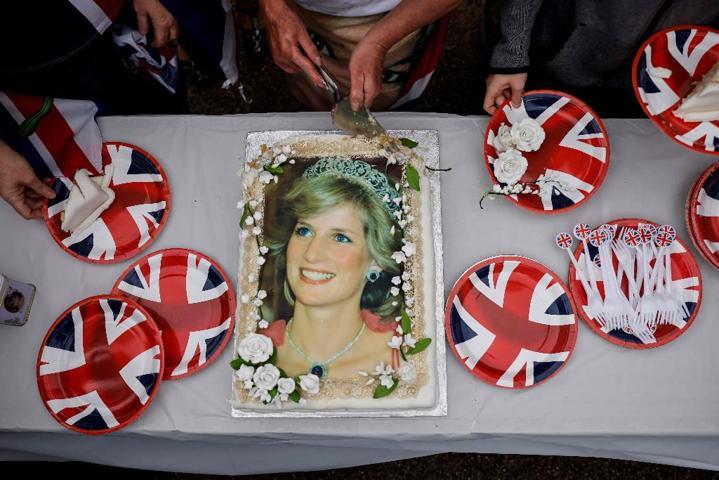 Prenses Diana, 25inci ölüm yıl dönümünde Londrada anıldı