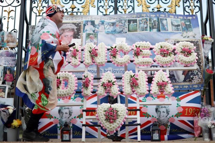 Prenses Diana, 25inci ölüm yıl dönümünde Londrada anıldı