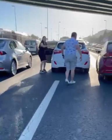 Merterde yol verme kavgası kamerada