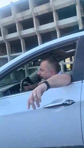 Merterde yol verme kavgası kamerada