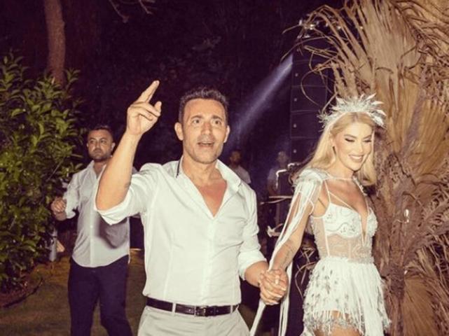 Melis Sütşurup ile Mustafa Sandal Paris tatilinde