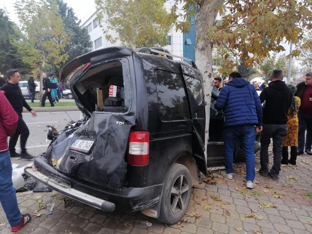 Kahramanmaraşta servis midibüsü ile minibüs çarpıştı: 17 yaralı