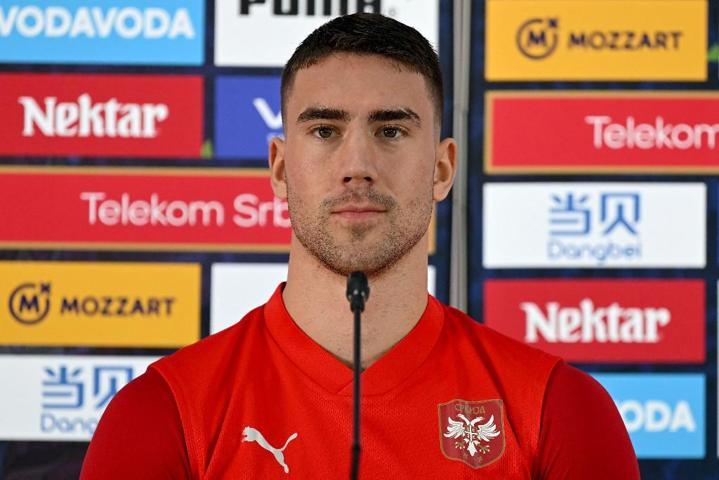 Dusan Vlahovic haberlere tepki gösterdi Futbolcu eşleri Sofija Milosevic ve Ana Rajkovicin ismi ortalığı karıştırdı