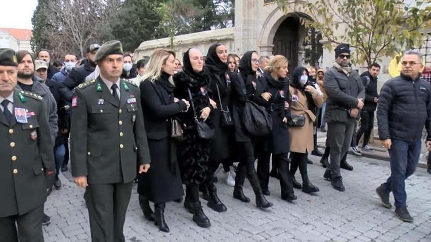 Özge Ulusoyun babası Haydar Ulusoy son yolculuğuna uğurlandı