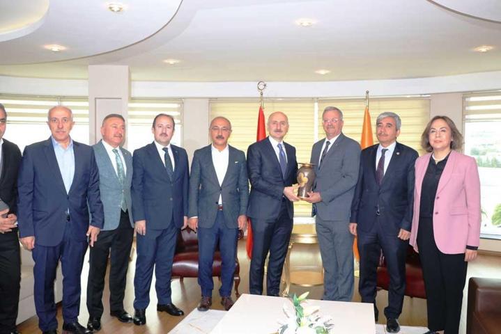Bakan Karaismailoğlu açıkladı: Karayollarından yıllık ne kadar tasarruf ediliyor