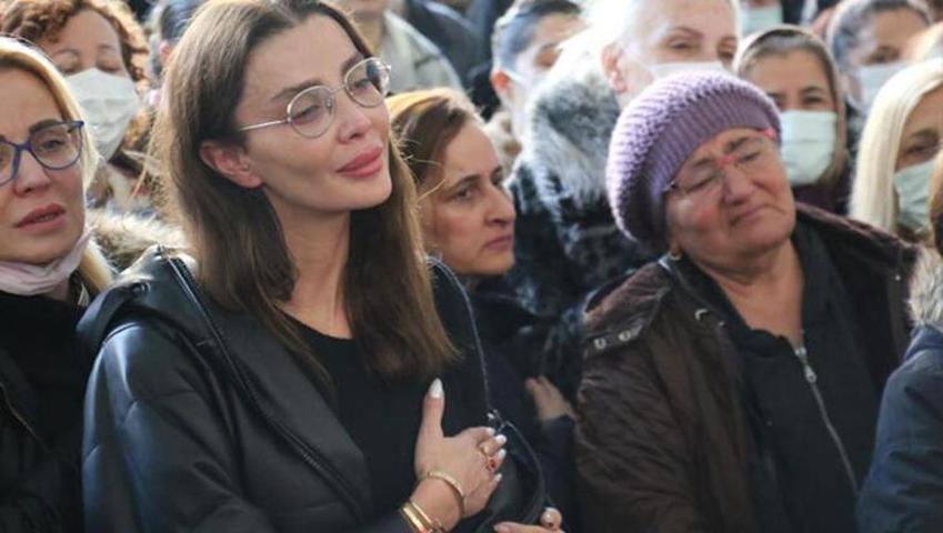 Babasını kaybetmişti Özge Ulusoy kazayla ilgili korkunç gerçeği açıkladı