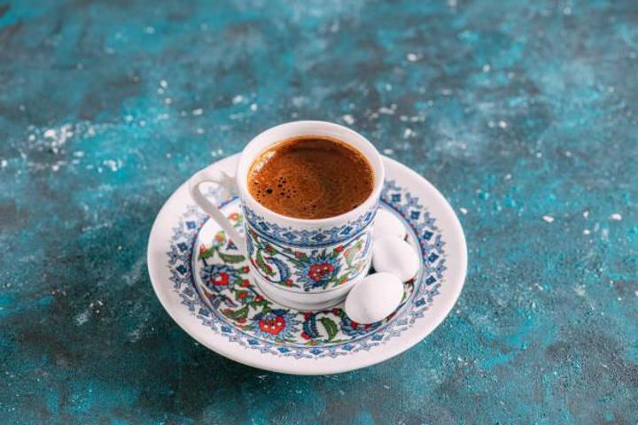 Türk kahvesine bir kaşık eklemeniz yetiyor