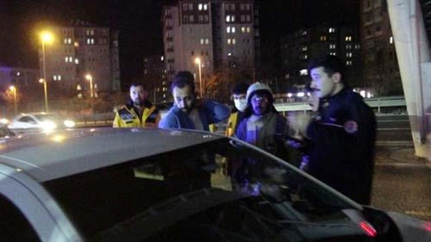 İlginç anlar: D-100de otomobilde derin uyku