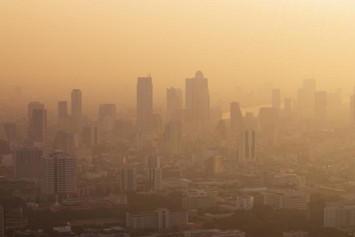 Bangkokta hava kirliliği alarmı: Evden çalışın, maske takın