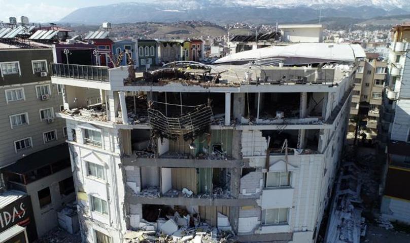 Hatay Kırıkhana gönderilen yardım malzemeleri vatandaşlara dağıtılıyor
