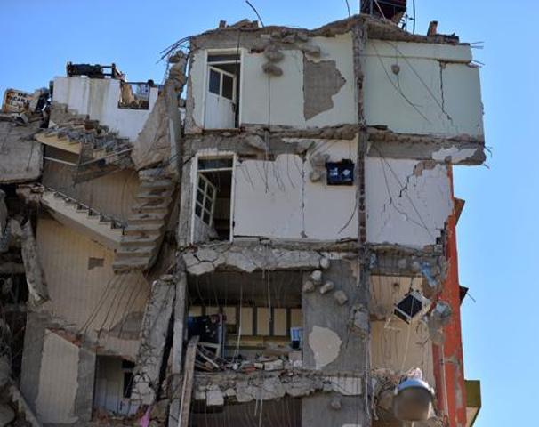 Hatay Kırıkhana gönderilen yardım malzemeleri vatandaşlara dağıtılıyor