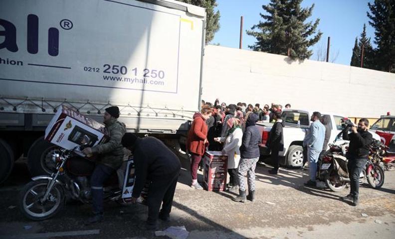 Hatay Kırıkhana gönderilen yardım malzemeleri vatandaşlara dağıtılıyor