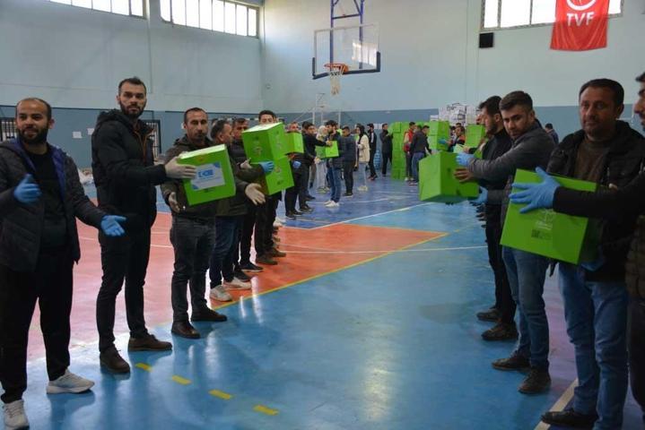 2 tır yardımla gelen Türkmen Bakan: Türkiye’ye destek, bizim için milli görev