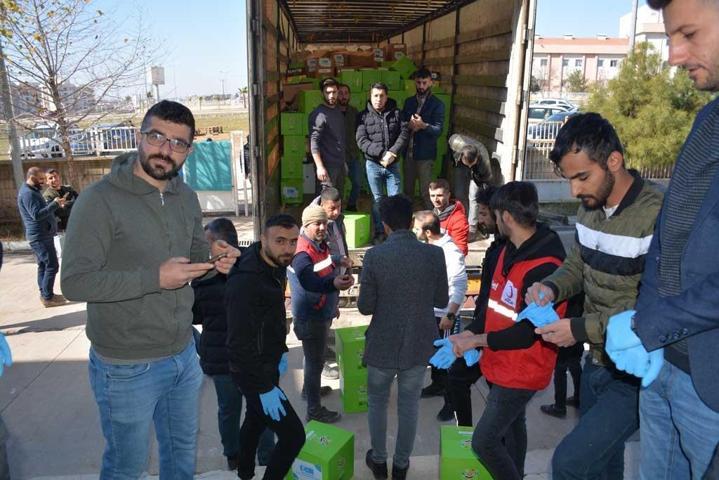2 tır yardımla gelen Türkmen Bakan: Türkiye’ye destek, bizim için milli görev