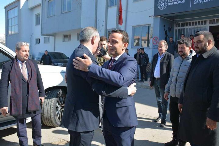 2 tır yardımla gelen Türkmen Bakan: Türkiye’ye destek, bizim için milli görev