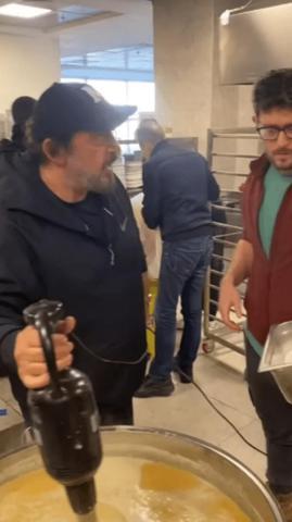 Ünlü şef Mehmet Yalçınkaya: Lüks mobilyalar boş, arabalar boş...