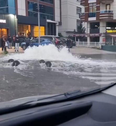 Rögar kapağı bomba gibi patladı Yol göle döndü
