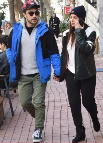 Burak Dakak ve Leyla Tanların kahve keyfi
