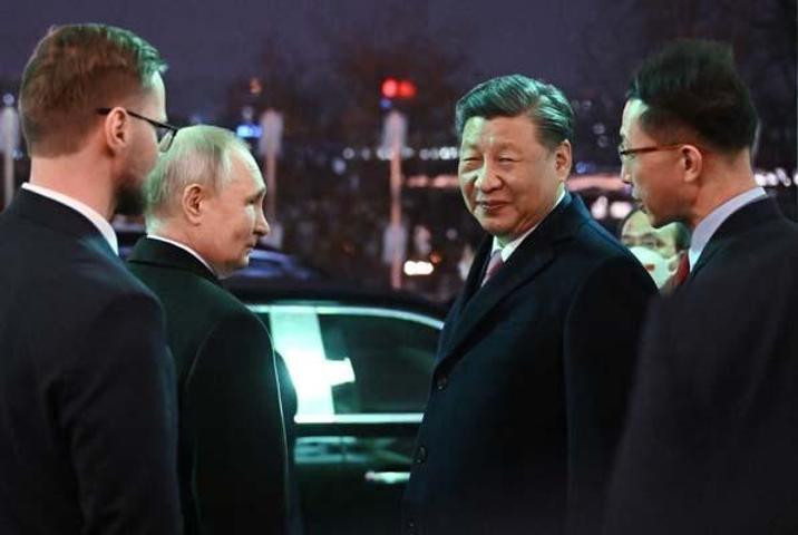 Yer: Taht salonu Putin bu pozu özellikle verdi: İşte fotoğrafın şifreleri