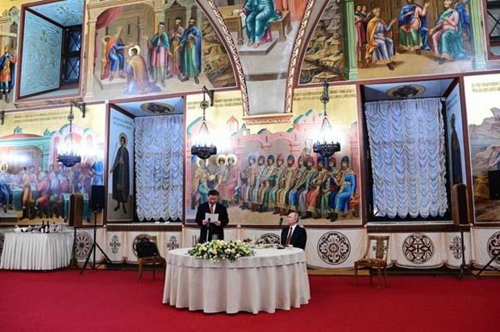 Yer: Taht salonu Putin bu pozu özellikle verdi: İşte fotoğrafın şifreleri
