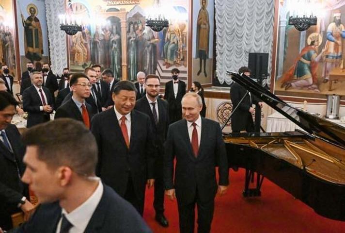 Yer: Taht salonu Putin bu pozu özellikle verdi: İşte fotoğrafın şifreleri